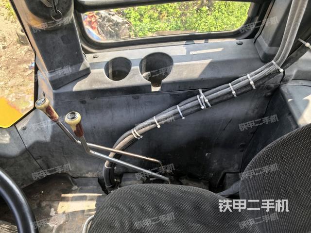 駕駛室正側(cè)(駕駛室部分) 駕駛室正側(cè)(駕駛室部分)