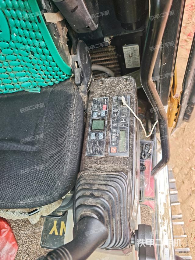 座椅左側(cè)控制臺(tái)/音響/含左手柄(駕駛室部分) 座椅左側(cè)控制臺(tái)/音響/含左手柄(駕駛室部分)