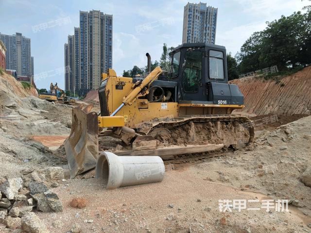 山推SD16标准型推土机