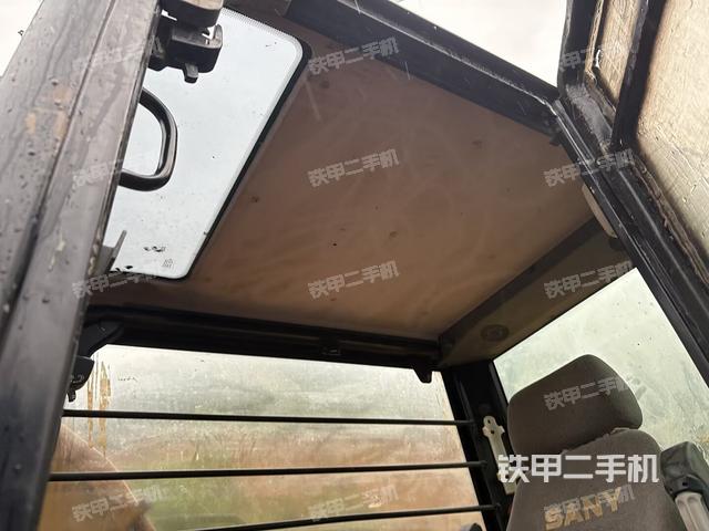 顶棚整体(驾驶室部分) 顶棚整体(驾驶室部分)