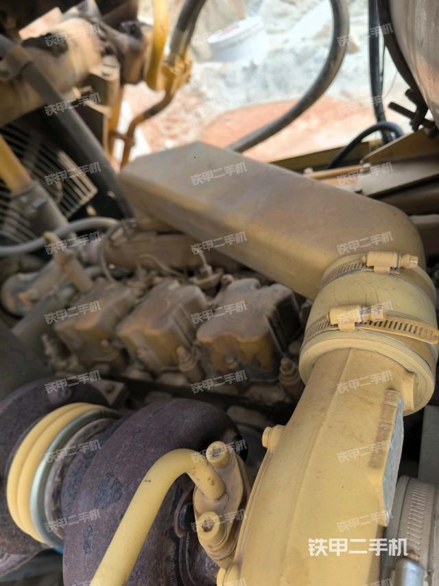 风扇及皮带（推土机发动机舱）