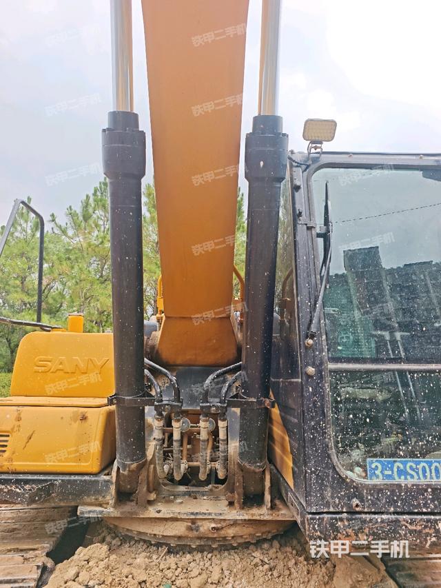 大臂油缸整體?豎拍(工作和回轉(zhuǎn)裝置) 大臂油缸整體?豎拍(工作和回轉(zhuǎn)裝置)