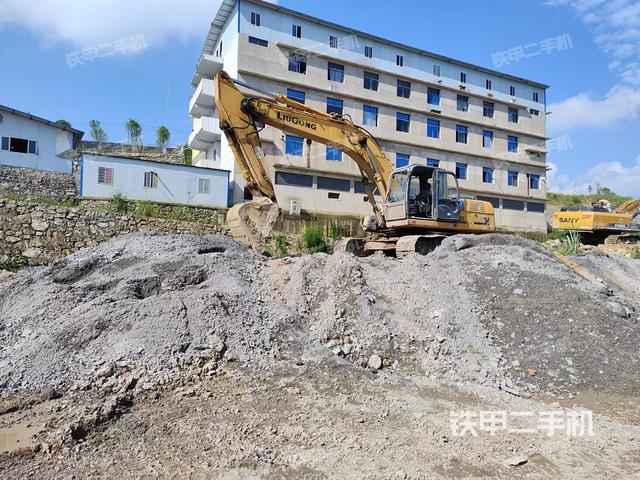 驾驶室顶部（整机外观）