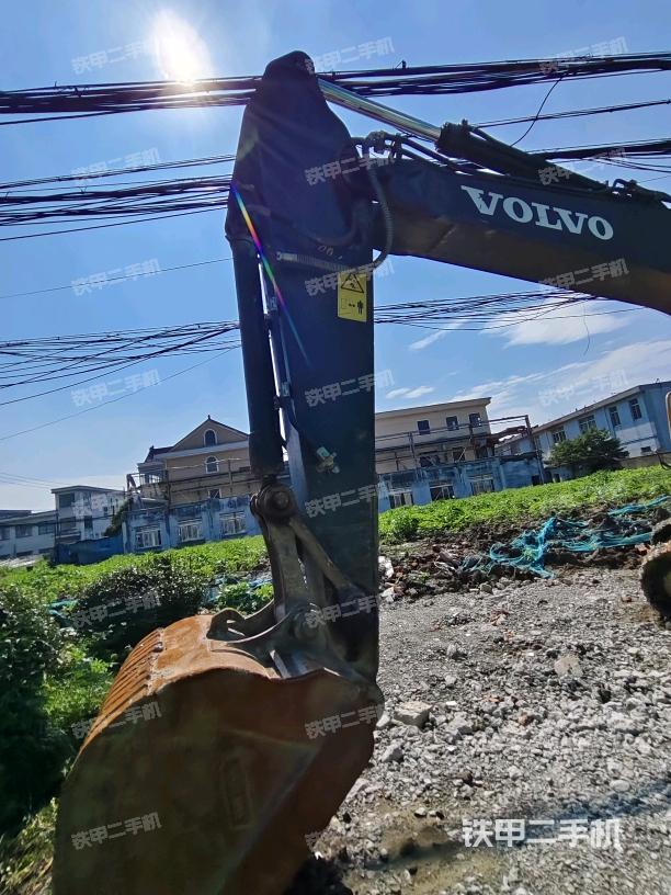 小臂整体左后(工作和回转装置) 小臂整体左后(工作和回转装置)