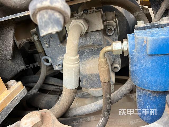 液压泵舱室正面整体(整机外观) 液压泵舱室正面整体(整机外观)