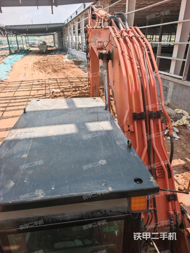 驾驶室顶部（整机外观）