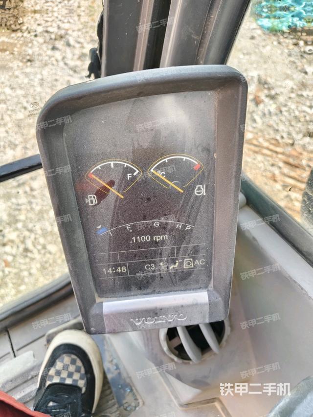 显示屏 (驾驶室部分) 显示屏 (驾驶室部分)