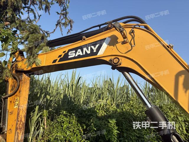 铲斗右后整体(工作和回转装置) 铲斗右后整体(工作和回转装置)