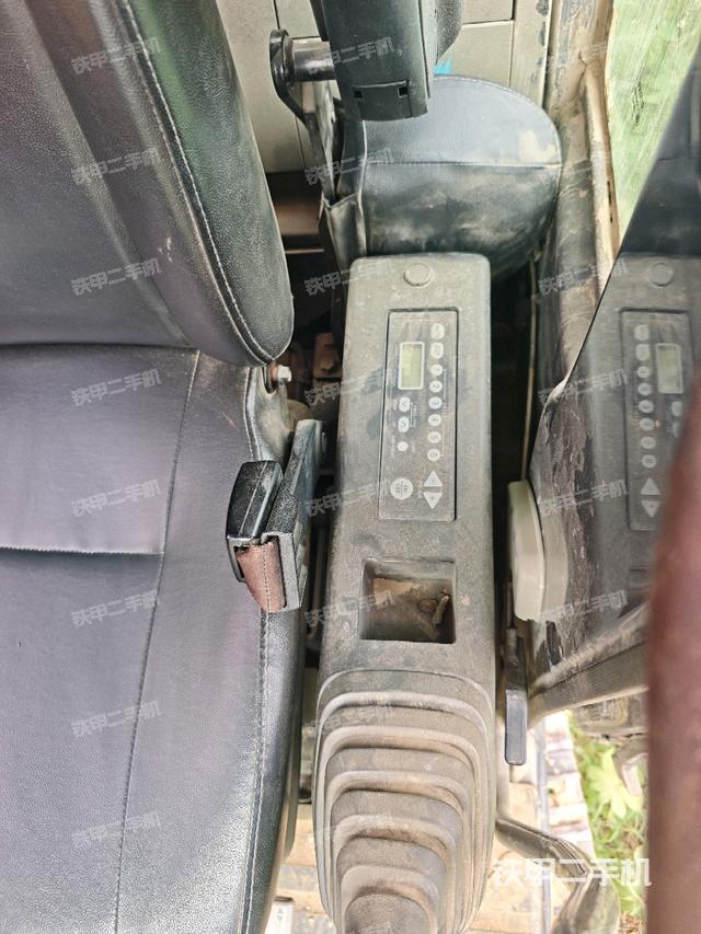 座椅左側(cè)控制臺(tái)/音響/含左手柄（駕駛室部分）