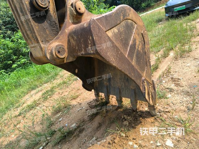 小臂整体左后(工作和回转装置) 小臂整体左后(工作和回转装置)