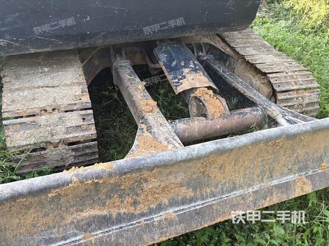 转盘和下车架正前(工作和回转装置) 转盘和下车架正前(工作和回转装置)