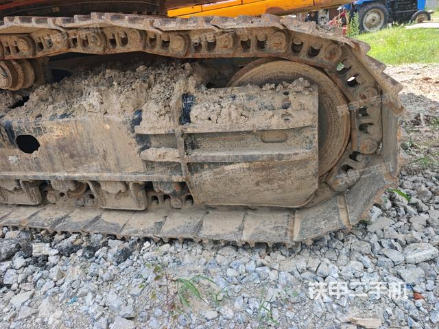 单侧履带整体(整机外观) 单侧履带整体(整机外观)
