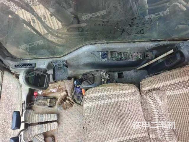 座椅左侧控制台/音响/含左手柄（驾驶室部分）