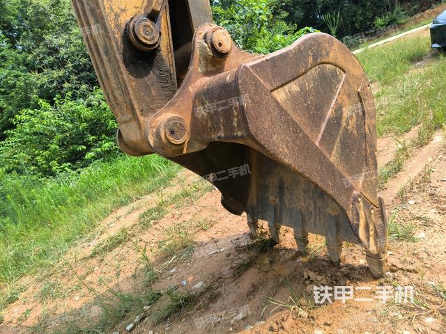 铲斗45度(工作和回转装置) 铲斗45度(工作和回转装置)