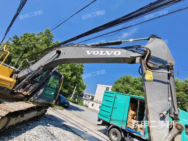 大臂整体 右侧(工作和回转装置) 大臂整体 右侧(工作和回转装置)