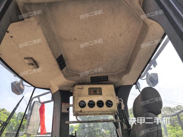 駕駛室頂部 外(駕駛室部分) 駕駛室頂部 外(駕駛室部分)