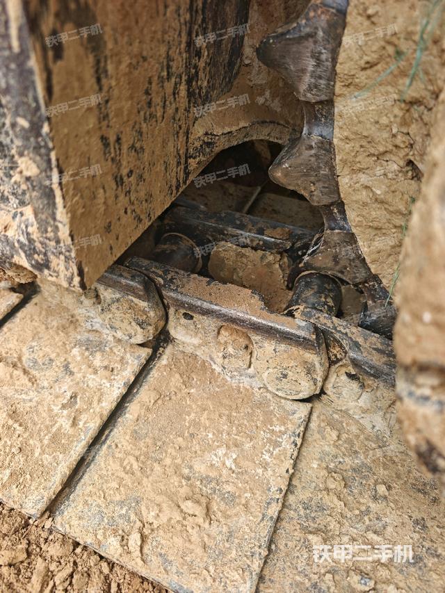 右側(cè)履帶整體(行走機(jī)構(gòu)) 右側(cè)履帶整體(行走機(jī)構(gòu))