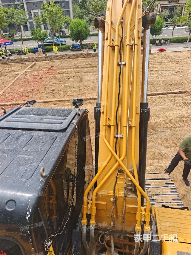 大臂背部俯視(工作和回轉(zhuǎn)裝置) 大臂背部俯視(工作和回轉(zhuǎn)裝置)