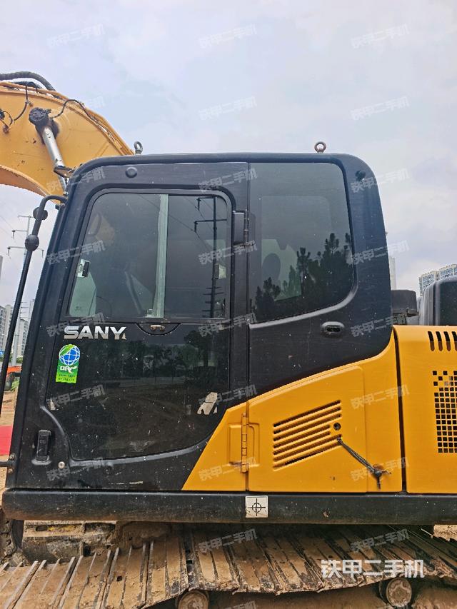 駕駛室左后45度(駕駛室部分) 駕駛室左后45度(駕駛室部分)