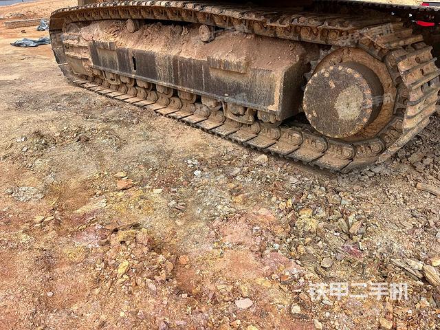 单侧履带整体(整机外观) 单侧履带整体(整机外观)