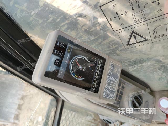 显示屏 (驾驶室部分) 显示屏 (驾驶室部分)