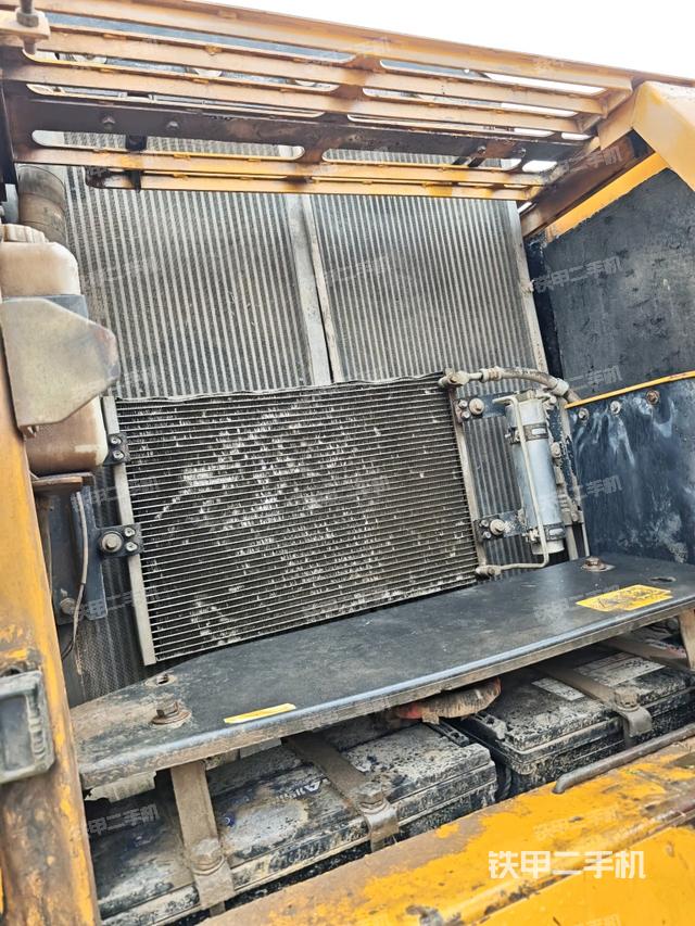 散热器正面(大件舱室) 散热器正面(大件舱室)