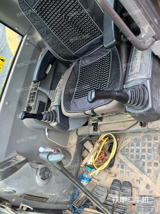 驾驶室整体(整机外观) 驾驶室整体(整机外观)