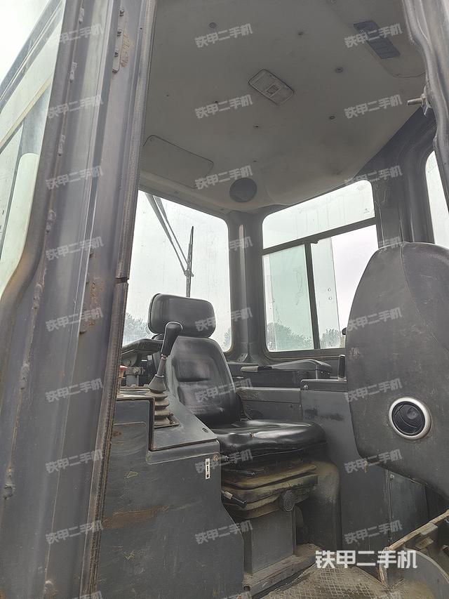 驾驶室操作台（设备外观及核心部件）