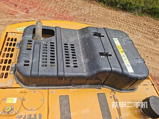 散熱器正面(大件艙室) 散熱器正面(大件艙室)