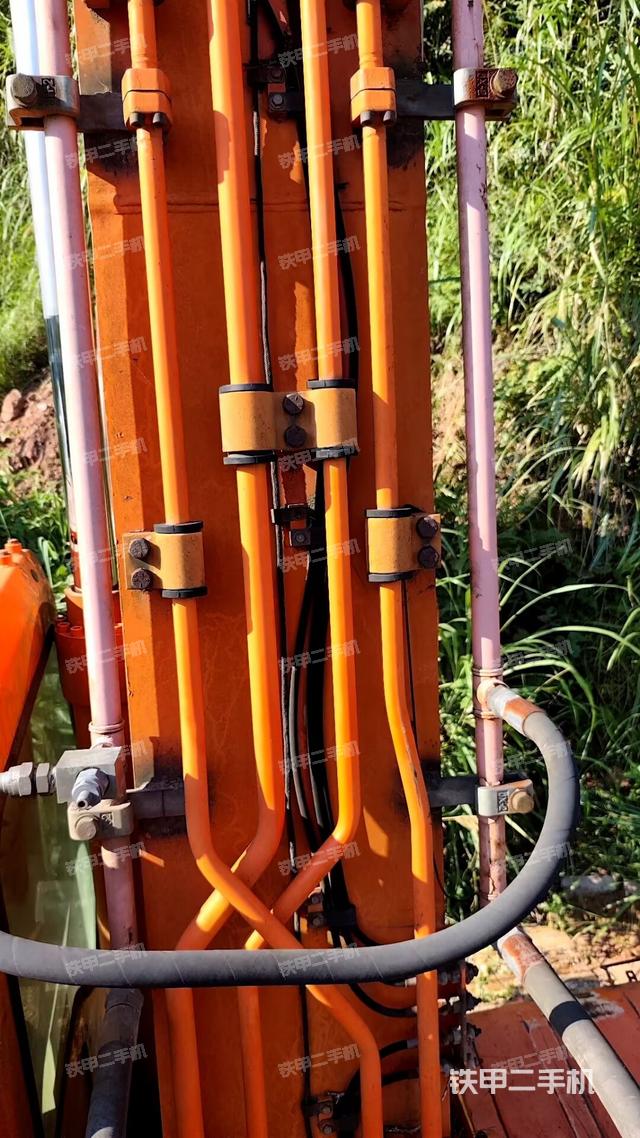 铲斗右后整体（工作和回转装置）