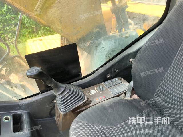 后窗玻璃角标(驾驶室部分) 后窗玻璃角标(驾驶室部分)