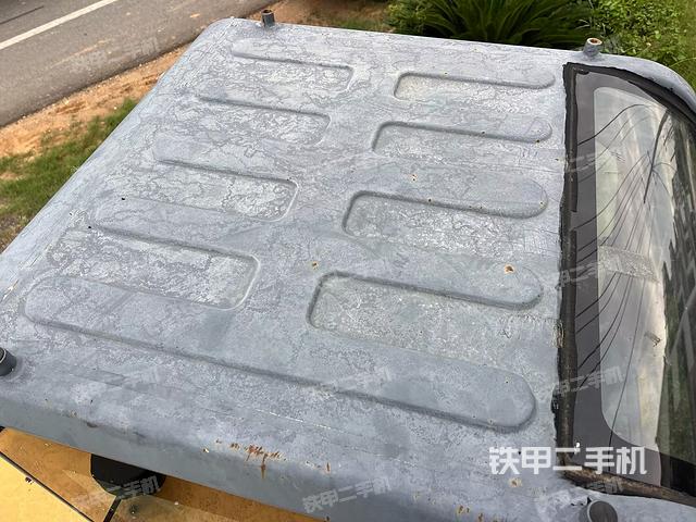 驾驶室顶部（整机外观）