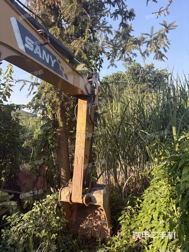 大臂整体 右侧(工作和回转装置) 大臂整体 右侧(工作和回转装置)