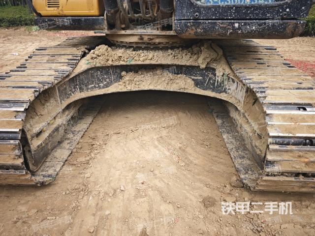 轉(zhuǎn)盤和下車架正前(工作和回轉(zhuǎn)裝置) 轉(zhuǎn)盤和下車架正前(工作和回轉(zhuǎn)裝置)