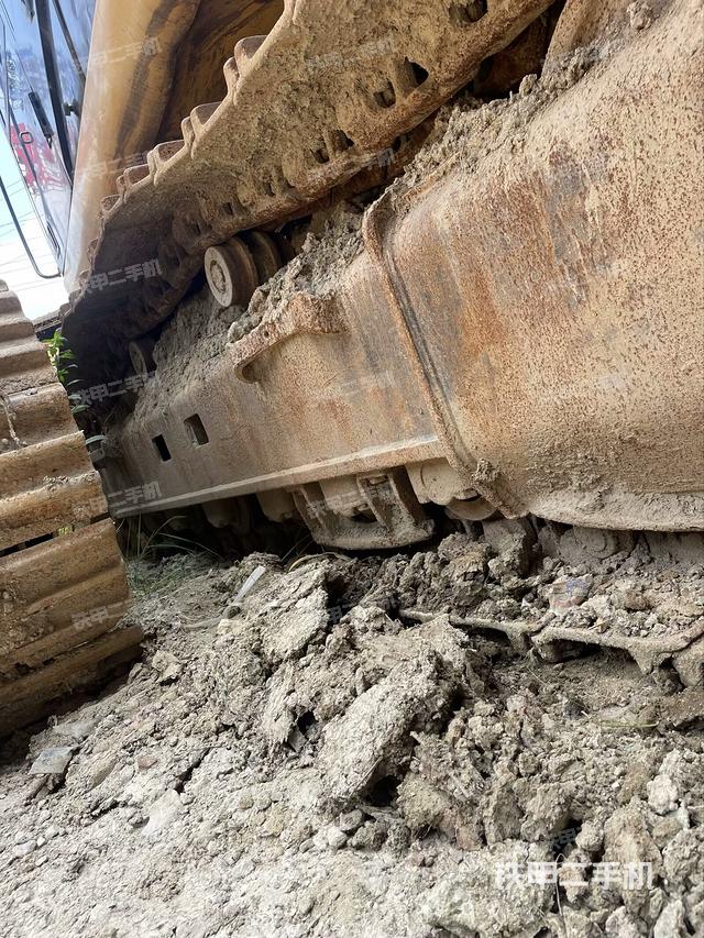 单侧履带整体(整机外观) 单侧履带整体(整机外观)