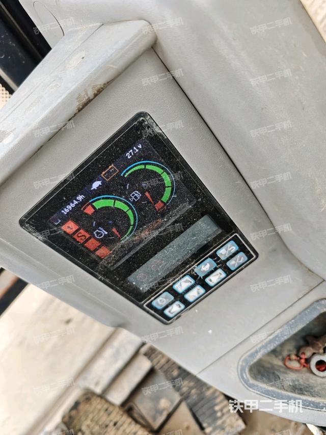 显示屏 (驾驶室部分) 显示屏 (驾驶室部分)