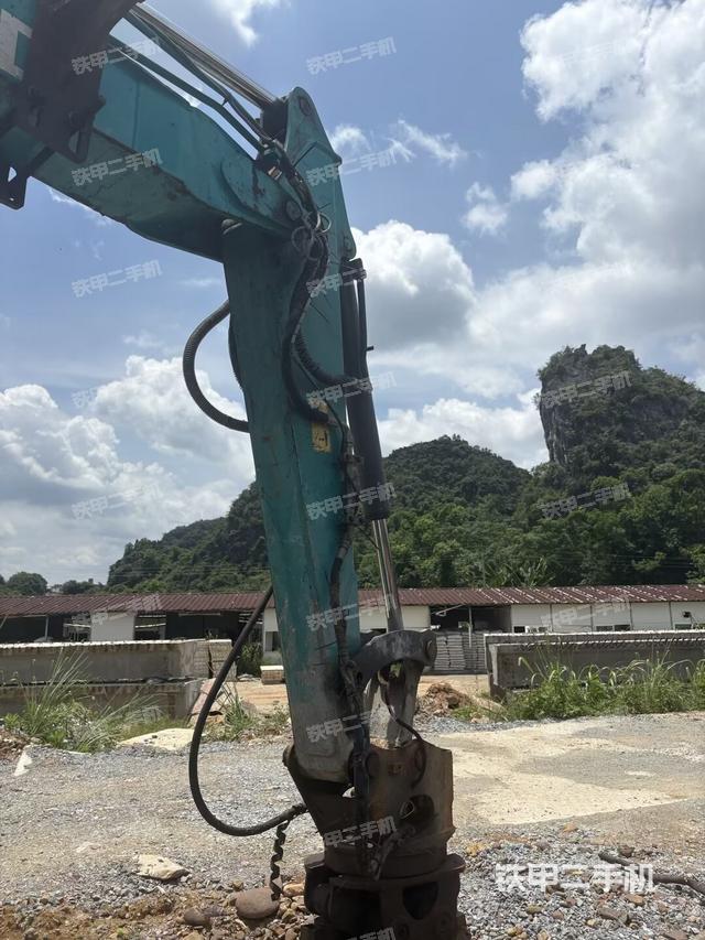 鏟斗右后整體(工作和回轉裝置) 鏟斗右后整體(工作和回轉裝置)