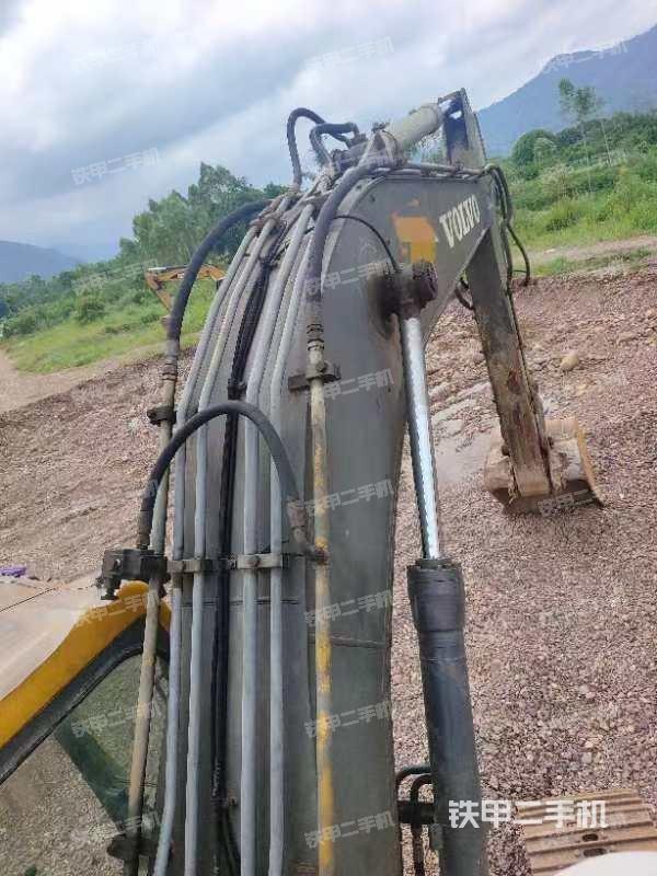 大臂根部 斜视（工作和回转装置）