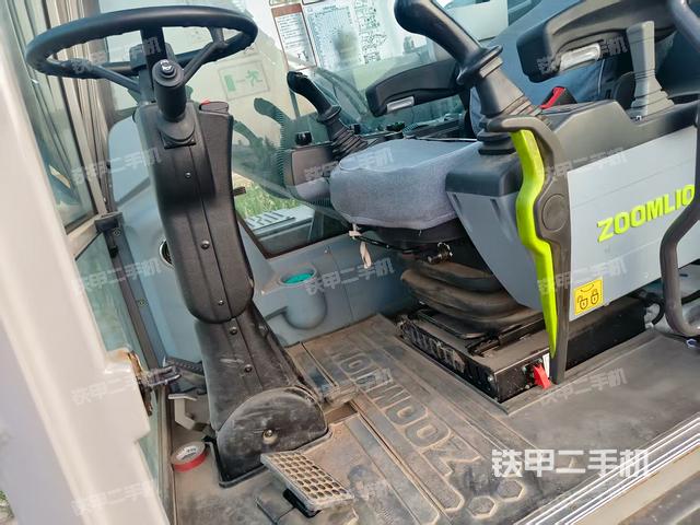 驾驶室整体(整机外观) 驾驶室整体(整机外观)