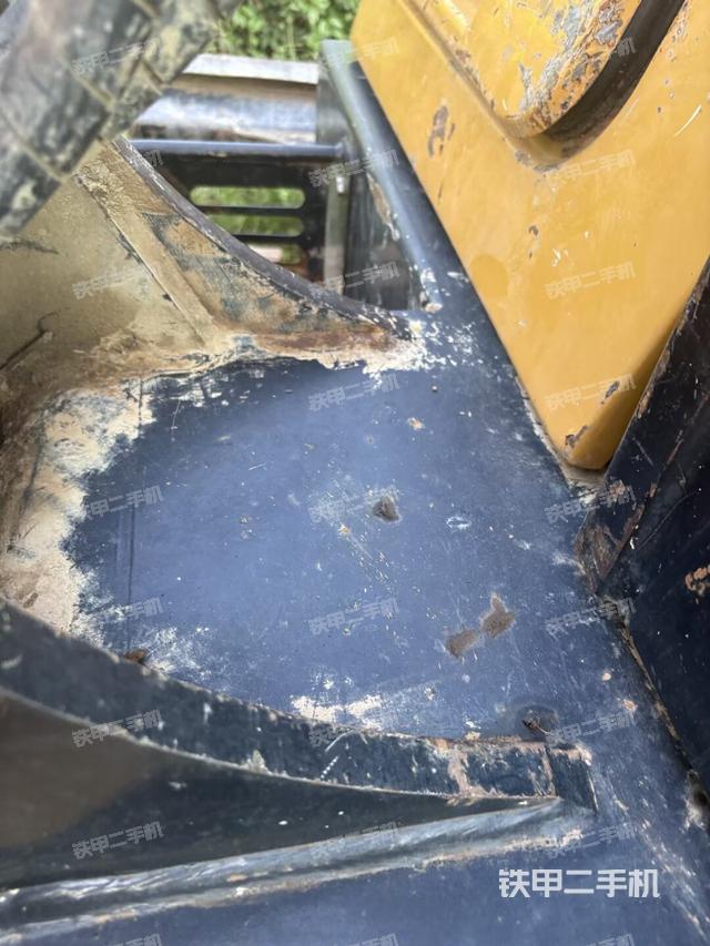 小臂整体右前(工作和回转装置) 小臂整体右前(工作和回转装置)