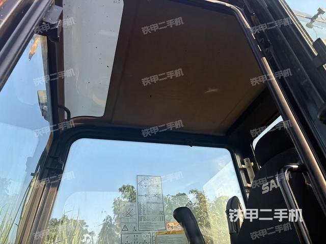 顶棚整体(驾驶室部分) 顶棚整体(驾驶室部分)