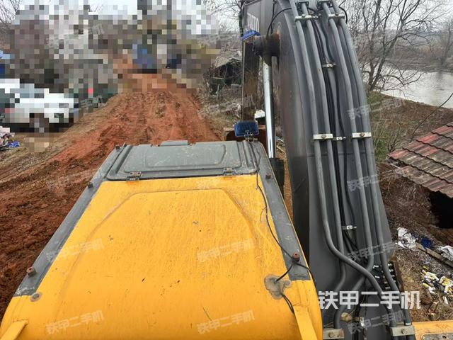 驾驶室顶部（整机外观）