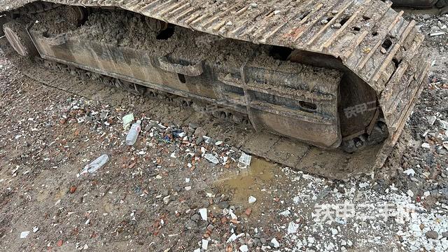 单侧履带整体(整机外观) 单侧履带整体(整机外观)