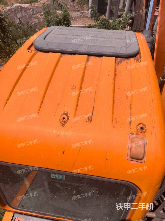 驾驶室顶部（整机外观）