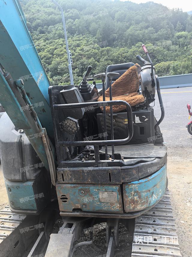 驾驶室整体（整机外观）