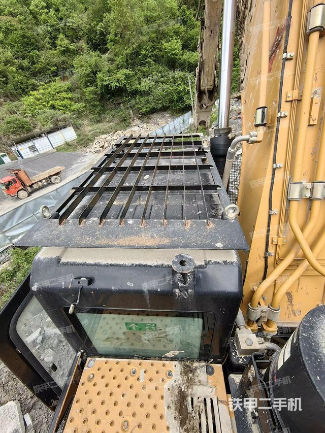 驾驶室顶部（整机外观）