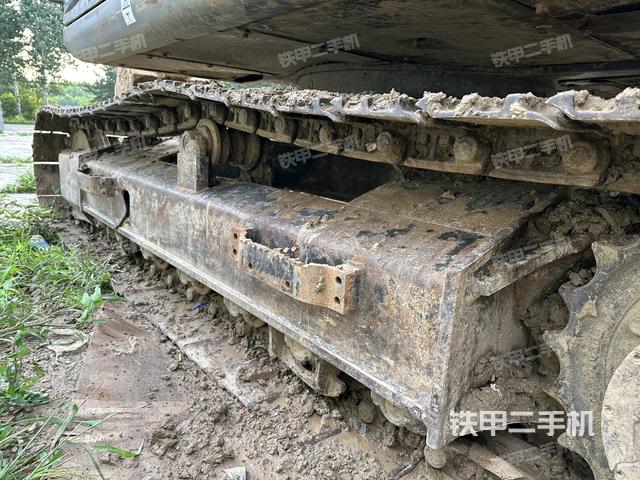 单侧履带整体(整机外观) 单侧履带整体(整机外观)