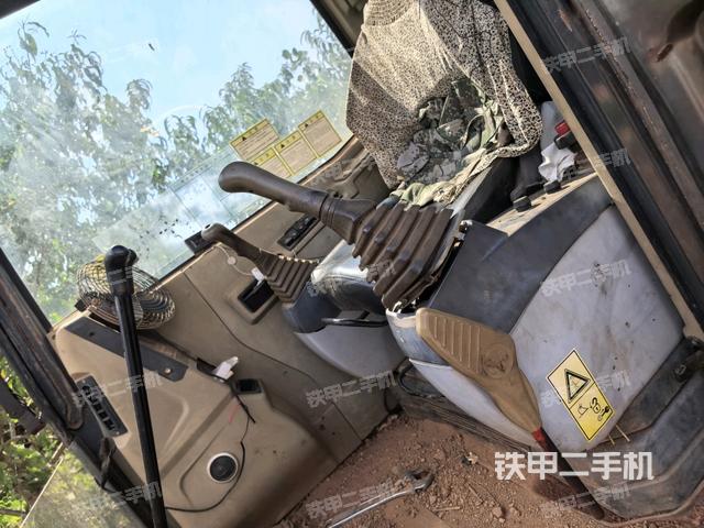 顶棚整体(驾驶室部分) 顶棚整体(驾驶室部分)