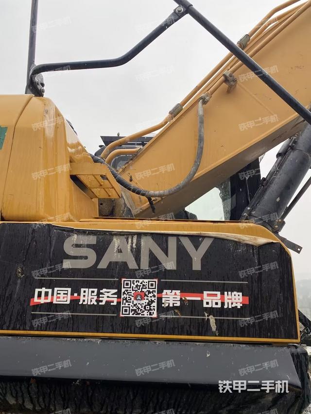 大臂油缸整体 竖拍(工作和回转装置) 大臂油缸整体 竖拍(工作和回转装置)