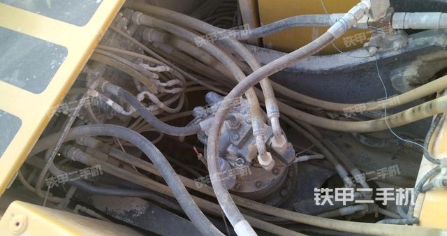 回转马达和主控阀（整机外观）